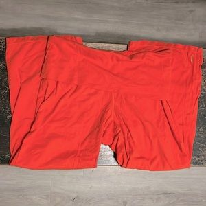 Lightly worn Lucy melon roll waist loose fit capris. Size medium.